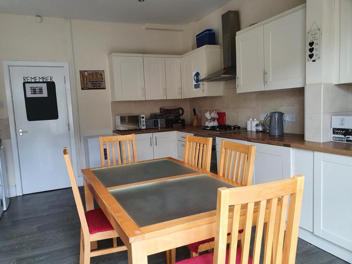 12 Person 6 Bedroom Self Catering House Liverpool Exterior photo