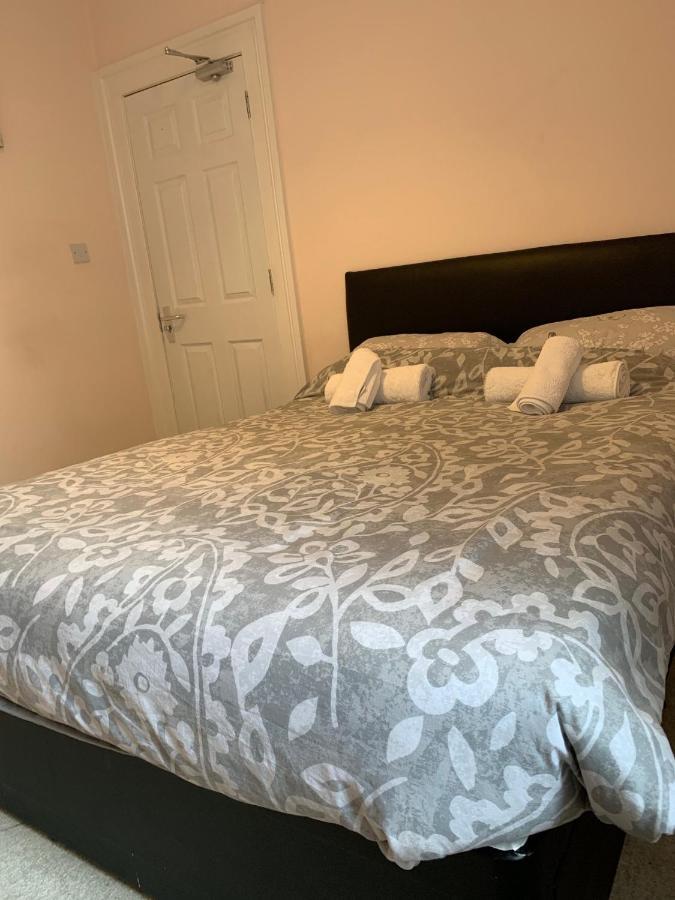 12 Person 6 Bedroom Self Catering House Liverpool Exterior photo