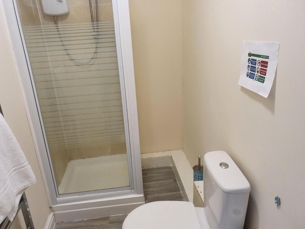 12 Person 6 Bedroom Self Catering House Liverpool Exterior photo